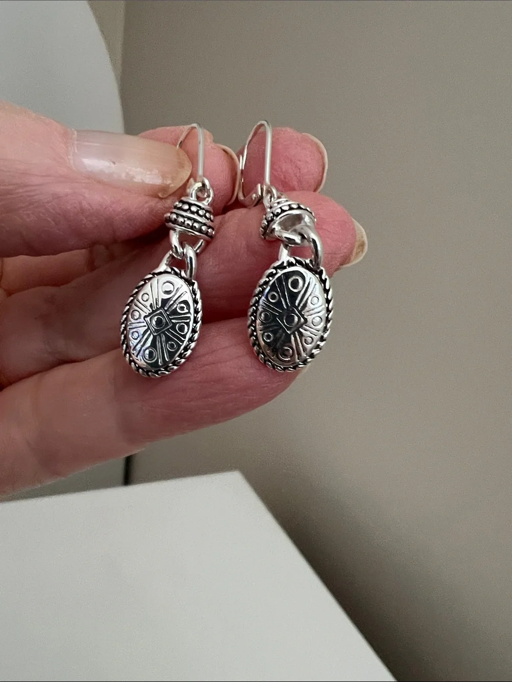 Vintage detailed oval
